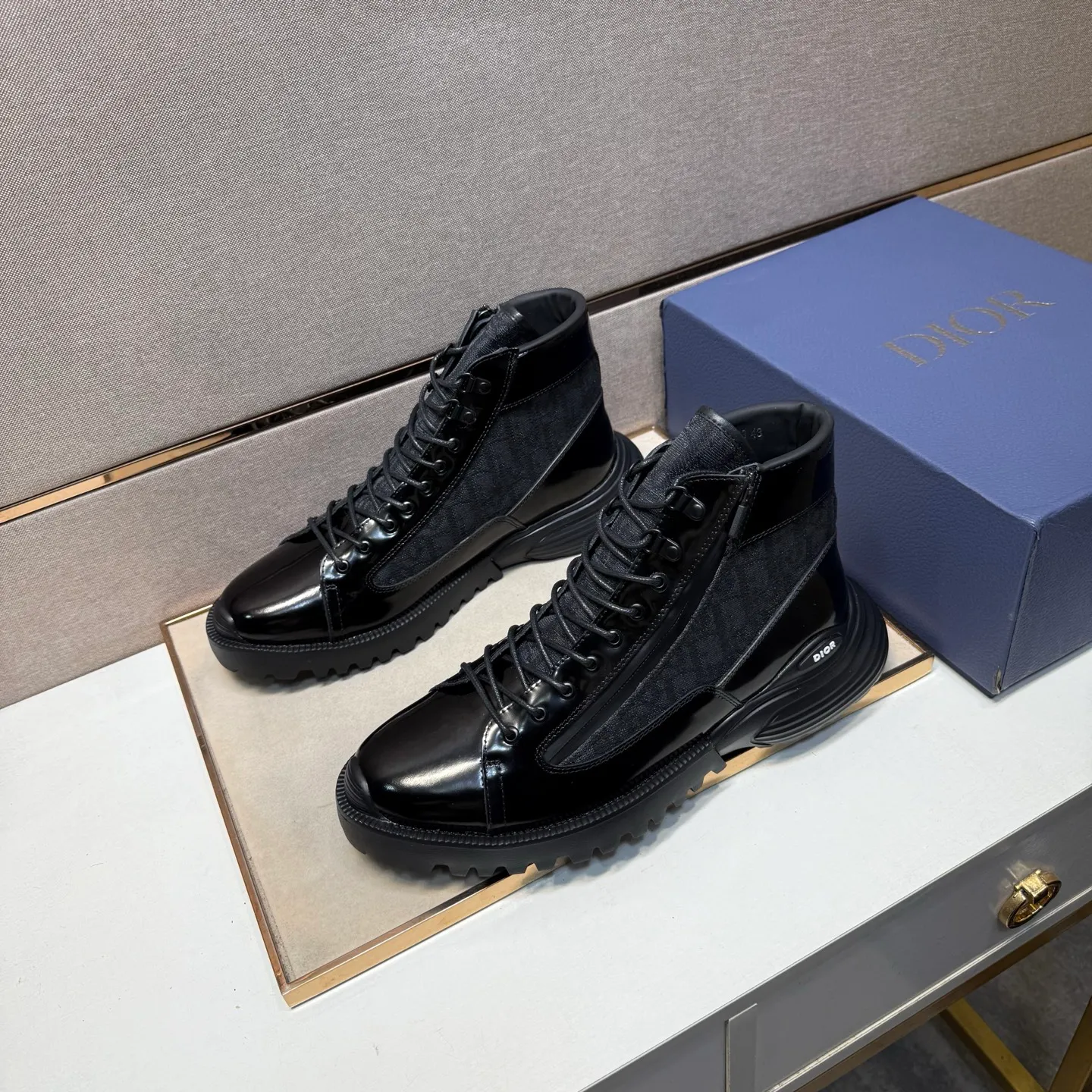 ⬛️Men's shoes 💰p580 [Dior~] Men's casual high-top shoes 2025z cabinet sales simultaneously 🔶Size: 39-44 #️⃣ 🔷2 colors🔜The upper is made of multi-material splicing➕Genuine leather lining, comfortable and breathable, sole: original comfortable and wear-resistant outsole, ⚠️Real shot📱Photographed🎬The real thing is better📢📢📢